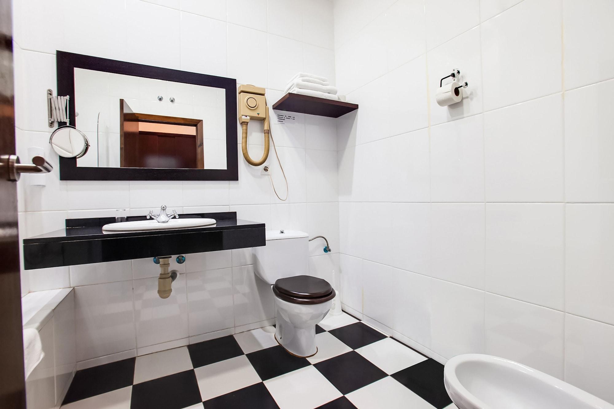 Oyo Hotel Parque Empresarial Авила Экстерьер фото