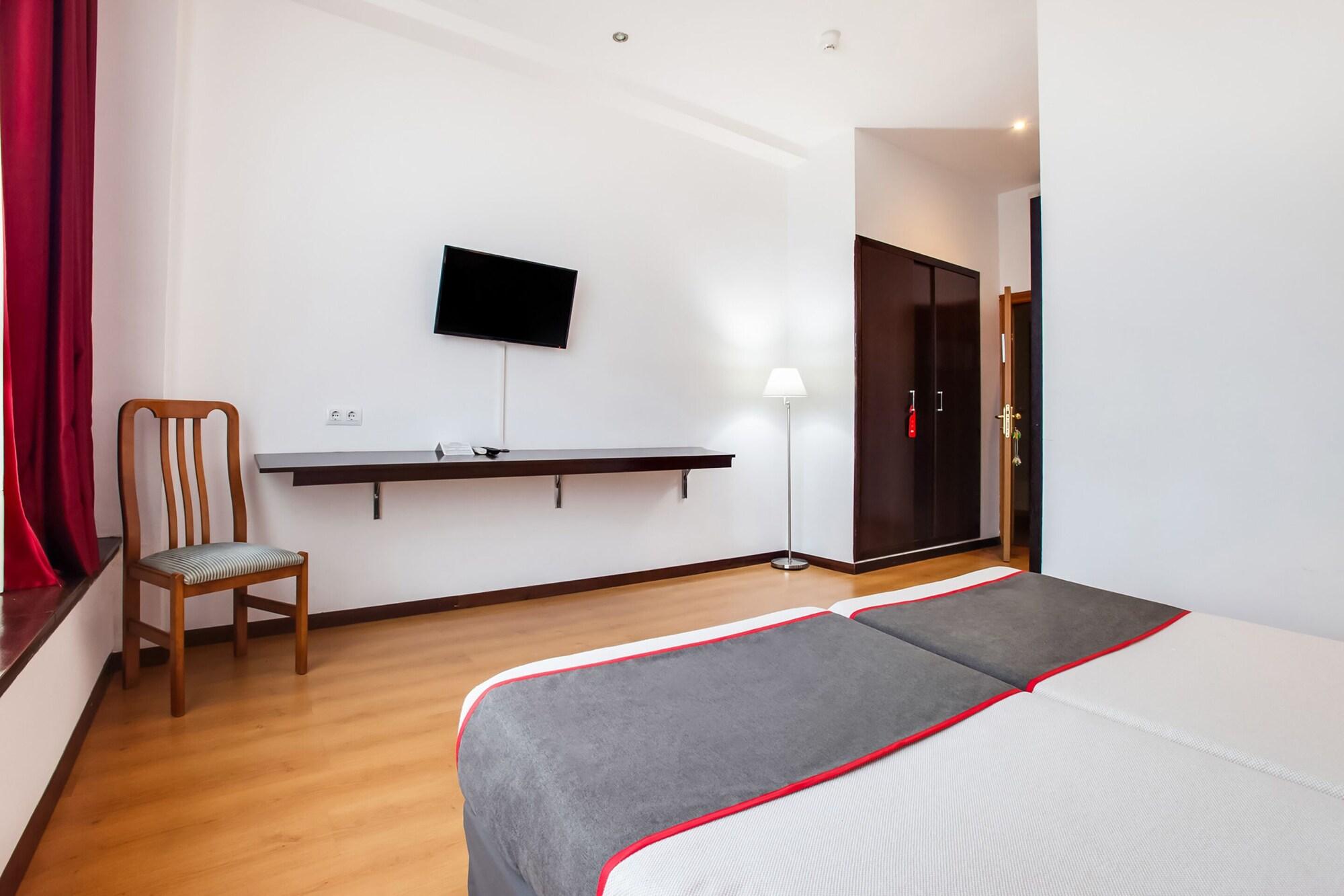 Oyo Hotel Parque Empresarial Авила Экстерьер фото