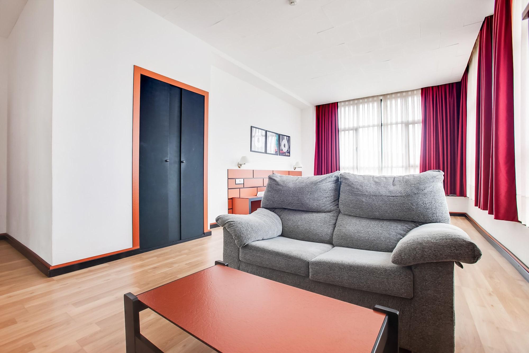 Oyo Hotel Parque Empresarial Авила Экстерьер фото
